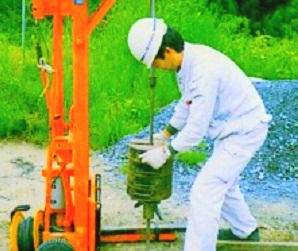 �y������